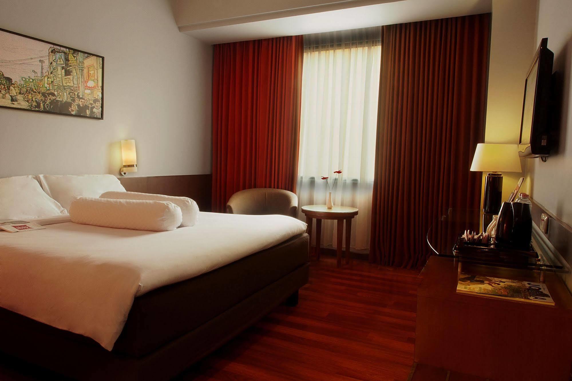 Ibis Malioboro Hotel Jogjacarta Exterior foto